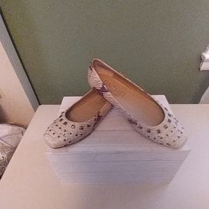 Flat shoes with studs